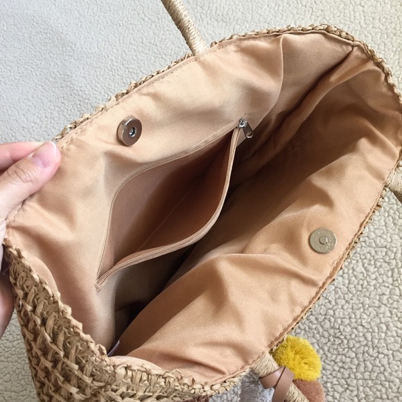 Straw Beach Tote Bag with Tassel - Picture 5 of 8